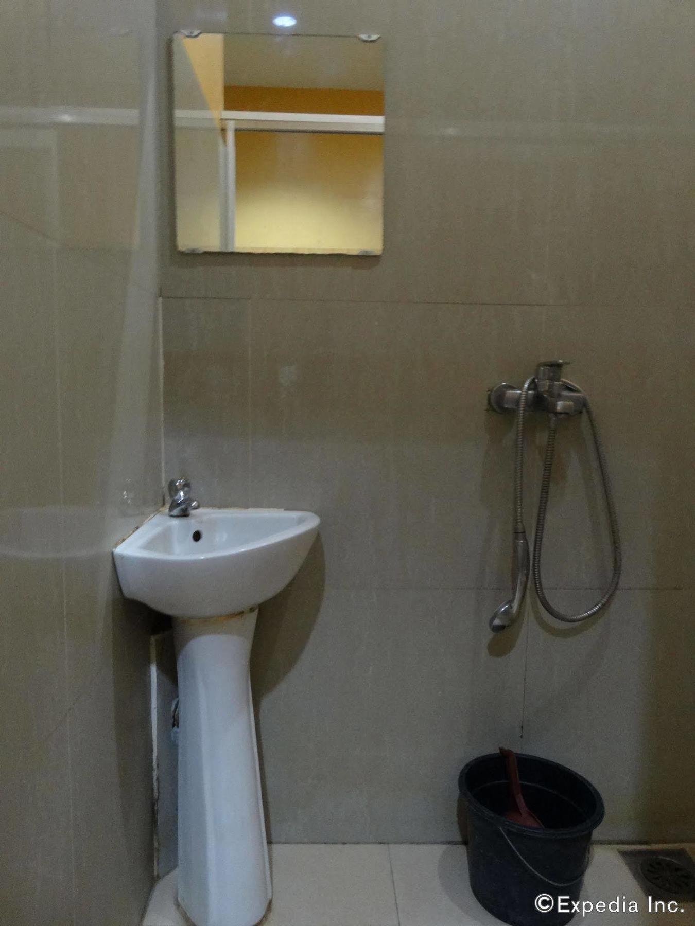 Daylight Inn Davao Экстерьер фото